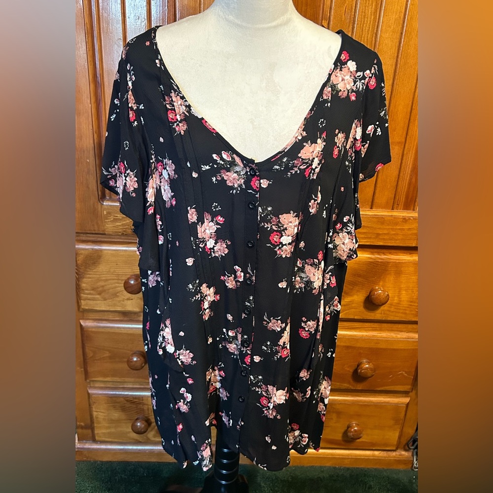 Torrid size 3 Black Flowered Pintuck blouse.